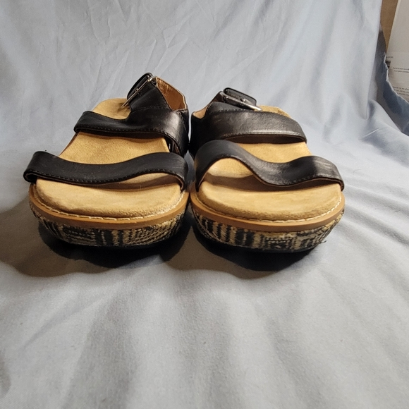 Vionic women's Cancun black leather woven wedge sandals - Picture 3 of 13